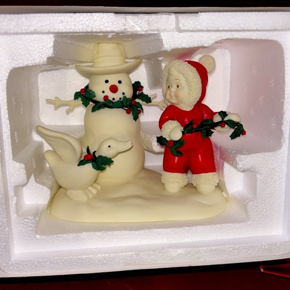 Snowbabies Holiday Decorating - Picture 3 of 3